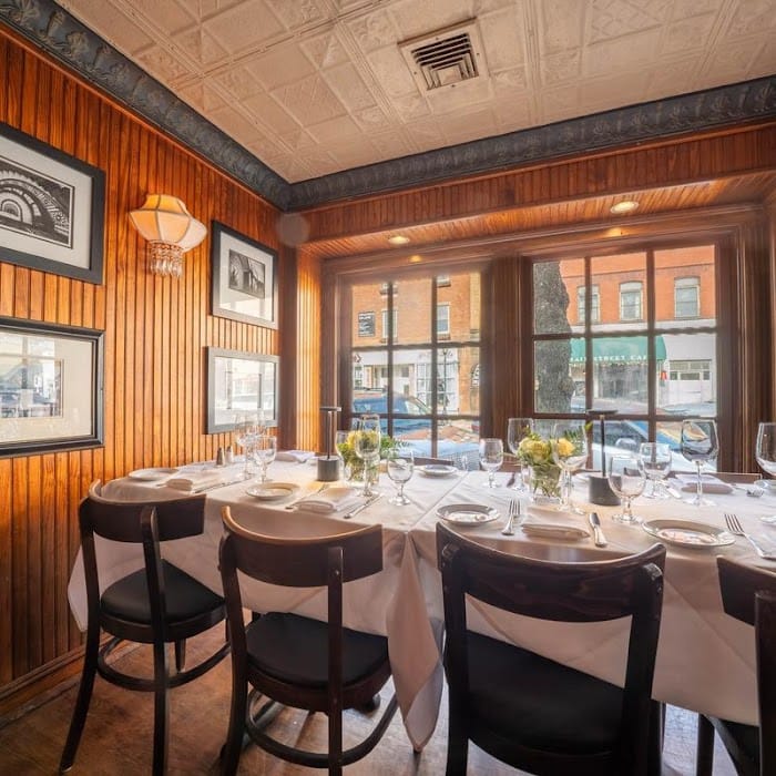 Bistro 44